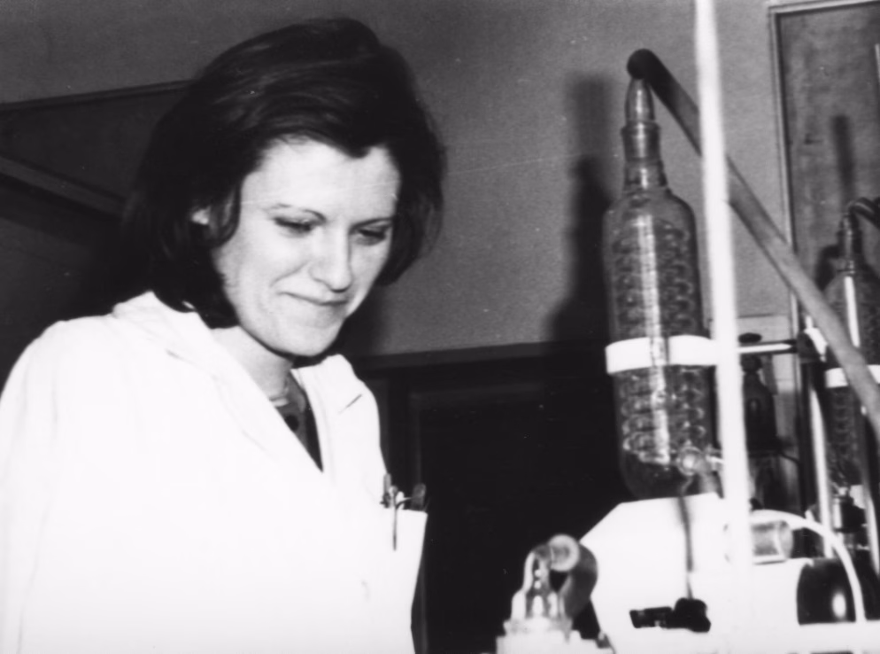 In the chemistry Laboratory at the Biological Research Center of Hungarian Academy of Sciences. Szeged, 1980.